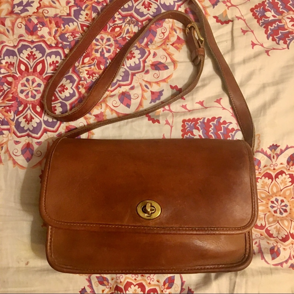 Coach Vintage Crossbody -6x9 brown , leather